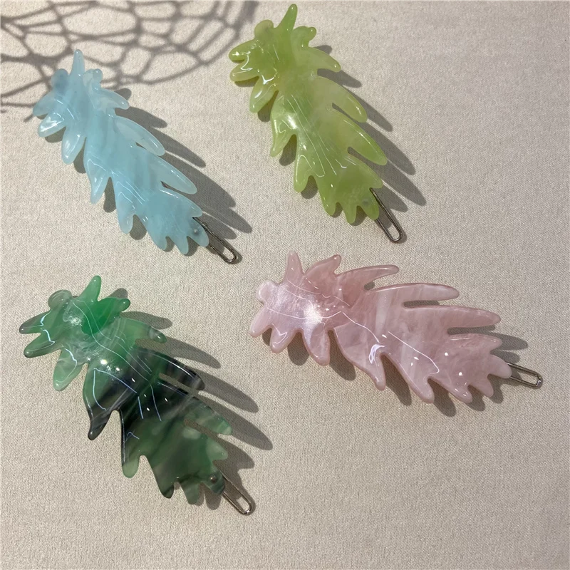 Рисунок 2 - Женская заколка для волос в виде листьев