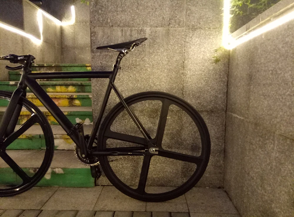 Fixie Bike Urban Track Bike frame with Aluminum Fork 4 spokes Magnesium Alloy RIM road bicycle Fixed Gear Bike single speed Fixie Bike Urban Track Bike frame with Aluminum Fork 4 spokes Magnesium Alloy RIM road bicycle Fixed Gear Bike single speed