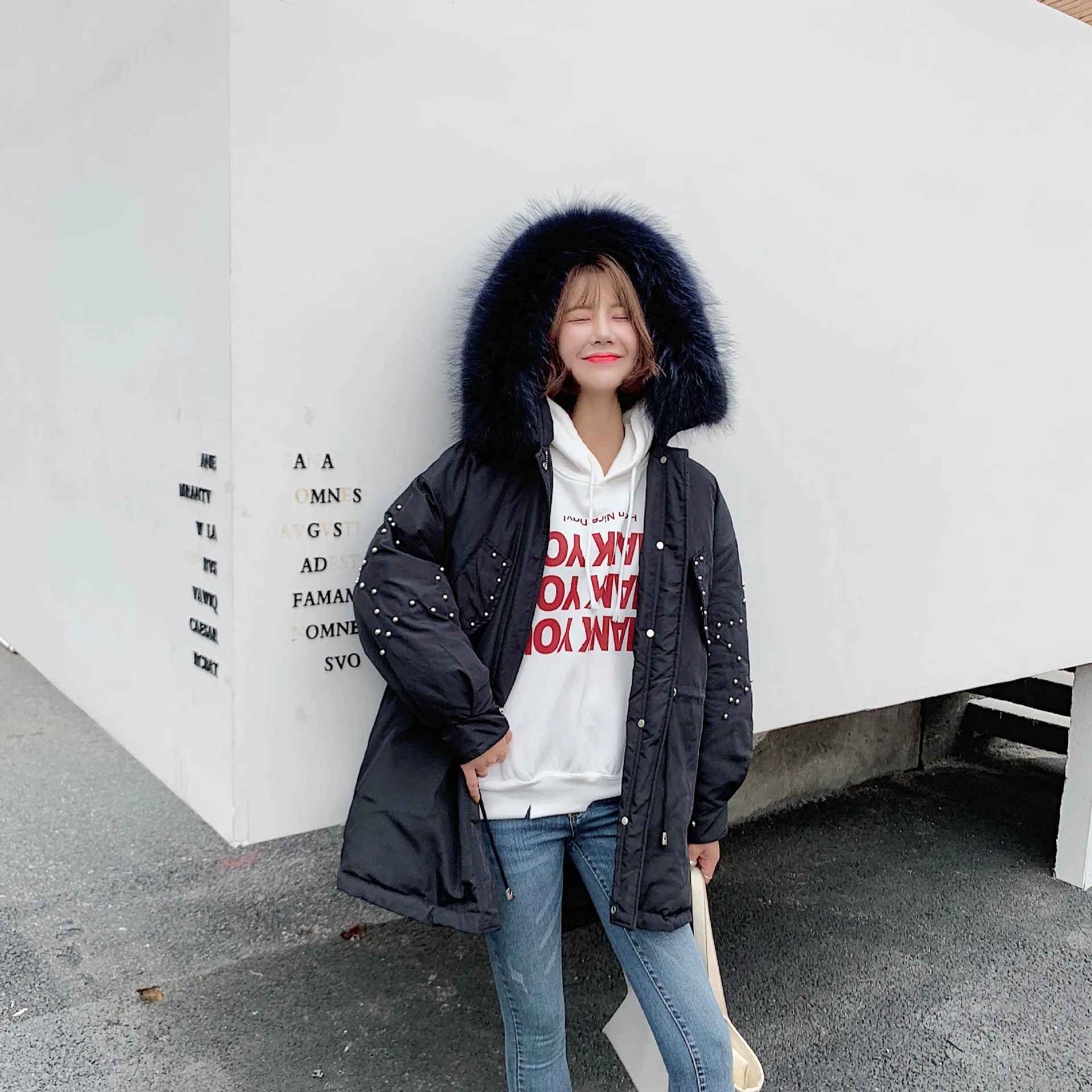 Зимний стиль Dongdaemun пуховик женский средней длины толстый свободный крой корейский стиль заклепки большой меховой воротник пальто мода