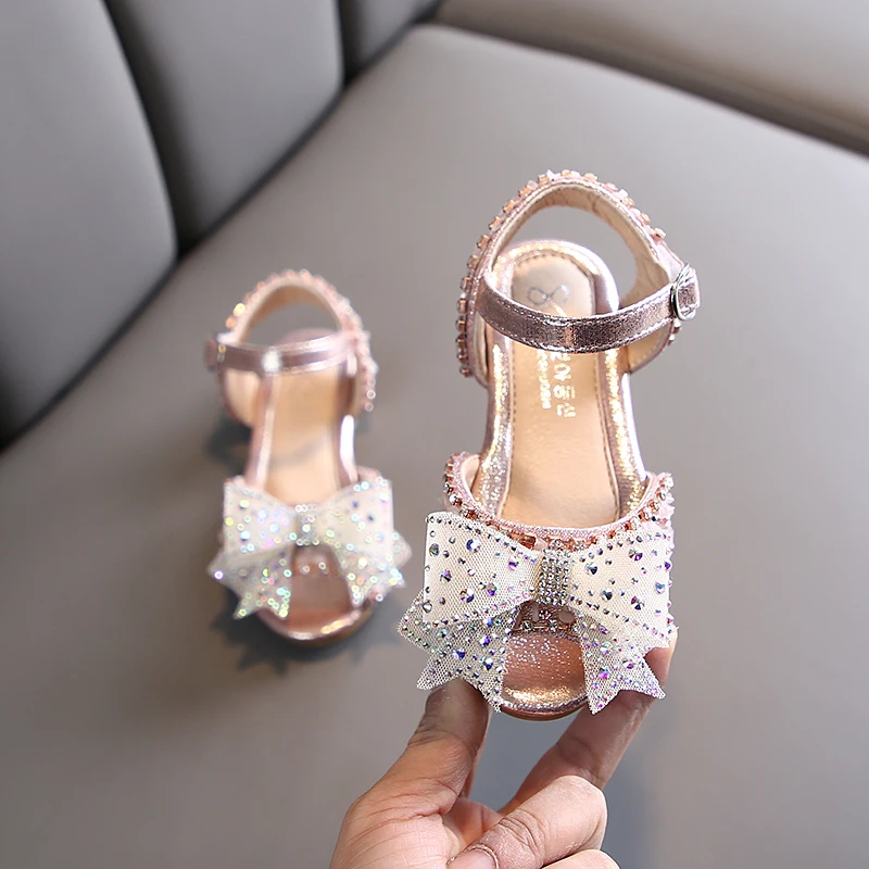 Девочки галстук бабочка сандалии 2020 Новая летняя модная детская обувь из