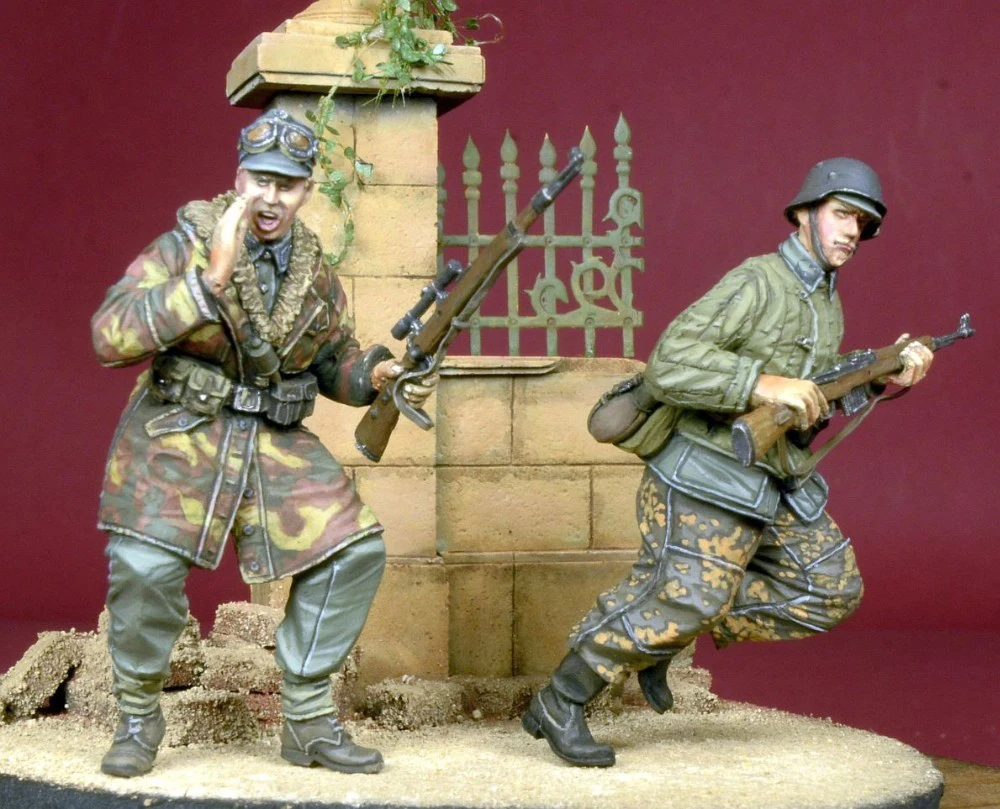 

1/35 Resin Model Building Kit Figure Soldiers in Action (without base )