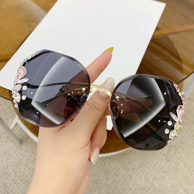Fashion Anti-UV Diamond Sunglasses Women UV400 Rimless Vintage Sun Glasses Rhinestone Retro Sunglass Luxury Designer Oculos black