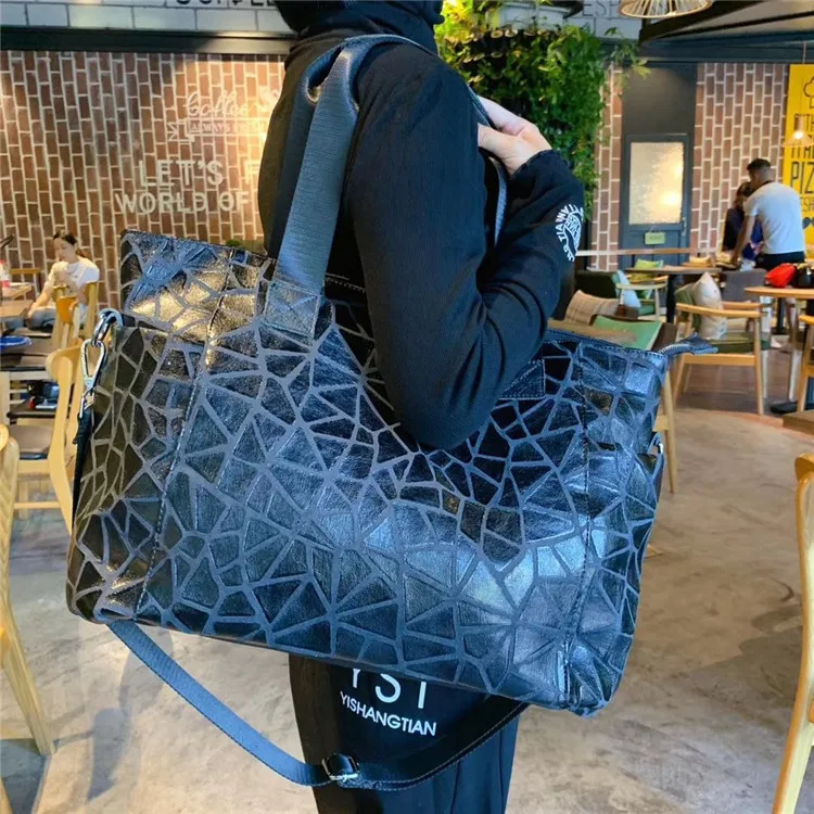 

2020 New Style Black And White with Pattern Dual Purpose Shoulder Bag Women's Versitile Fashion Shoulder Bag Handbag Women's Lar