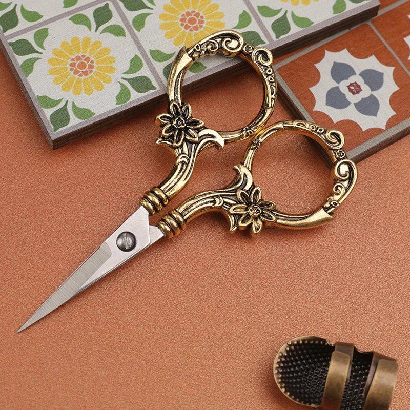 Embroidery Scissors, Stainless Steel Craft Scissors Decorative Edge Retro  Flower Design Crafting Scissors for Embroidery Craft Needle Work(Bronze)