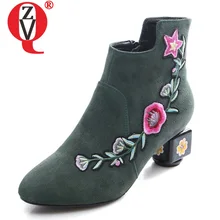 ZVQ/замшевые ботинки из коровьей кожи; ботильоны в этническом стиле; модная китайская женская обувь на высоком каблуке 5,5 см с цветочной вышивкой