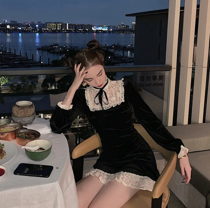 

Fall Little Black French Retro-style Slender Lace-edged Golden Velvet Dresses For Children Of Popular In 2019