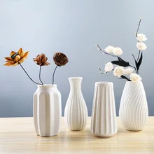 Classic White Ceramic Vase Modern Art and Crafts Flower Arrangement Porcelain Flower Vase Creative Gift Home Office Decoration