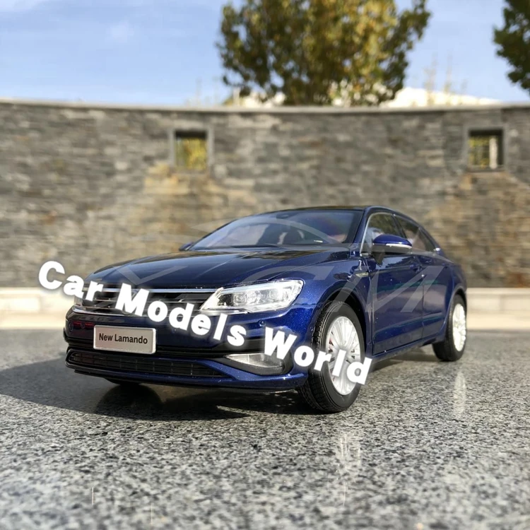 Литая модель автомобиля для нового Lamando(синий) 1:18+ маленький подарок