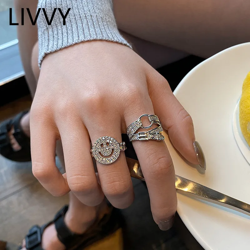 Livvy Kolor Srebrny Fashion Design Błyszcząca Pełna Cyrkonia Inkrustowane Okrągłe Uśmiechnięta Twarz Pas Pierścień Sprzączki Glamour Ślub Panny Młodej