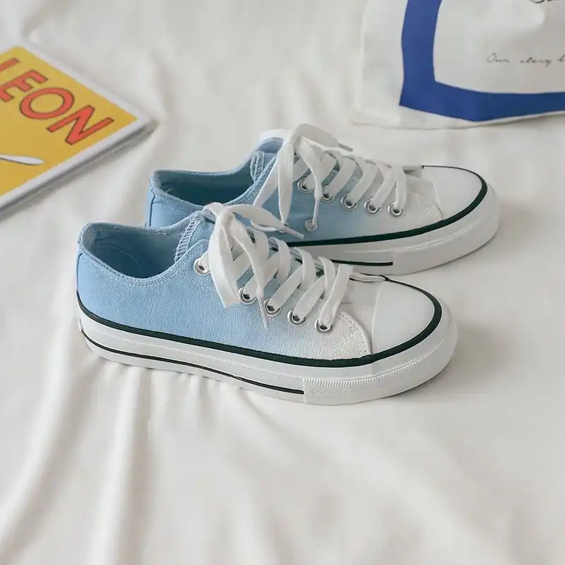 white casual tennis shoes