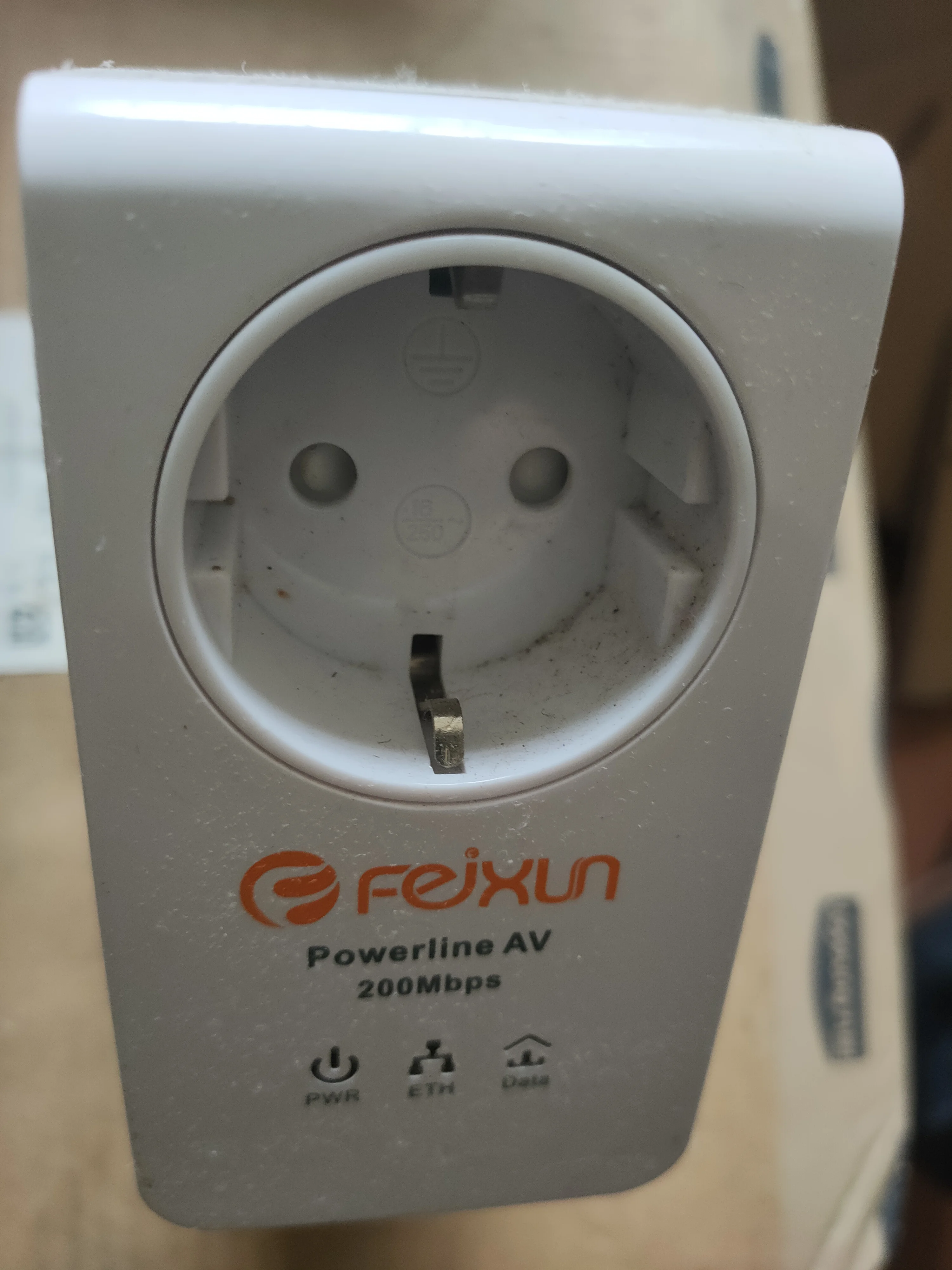 Адаптер PowerLine FeiXun fpa 211p 200 Мбит/с розеткой европейского стандарта проходящий через