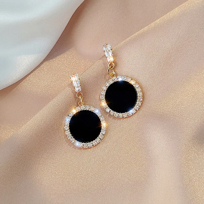 Korean version of hot new black round rhinestone earrings