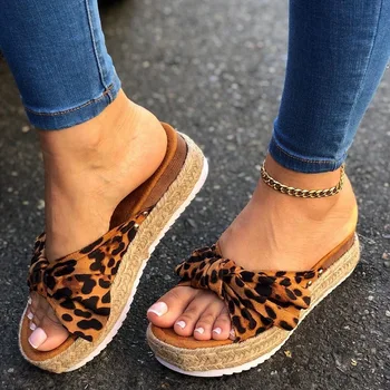 

2020 Leopard Bow Sandals Summer Flat Shoes Sliippers Butterfly-knot Shoes Women Designers Wedge Heel Ladies Beach Party Sandals