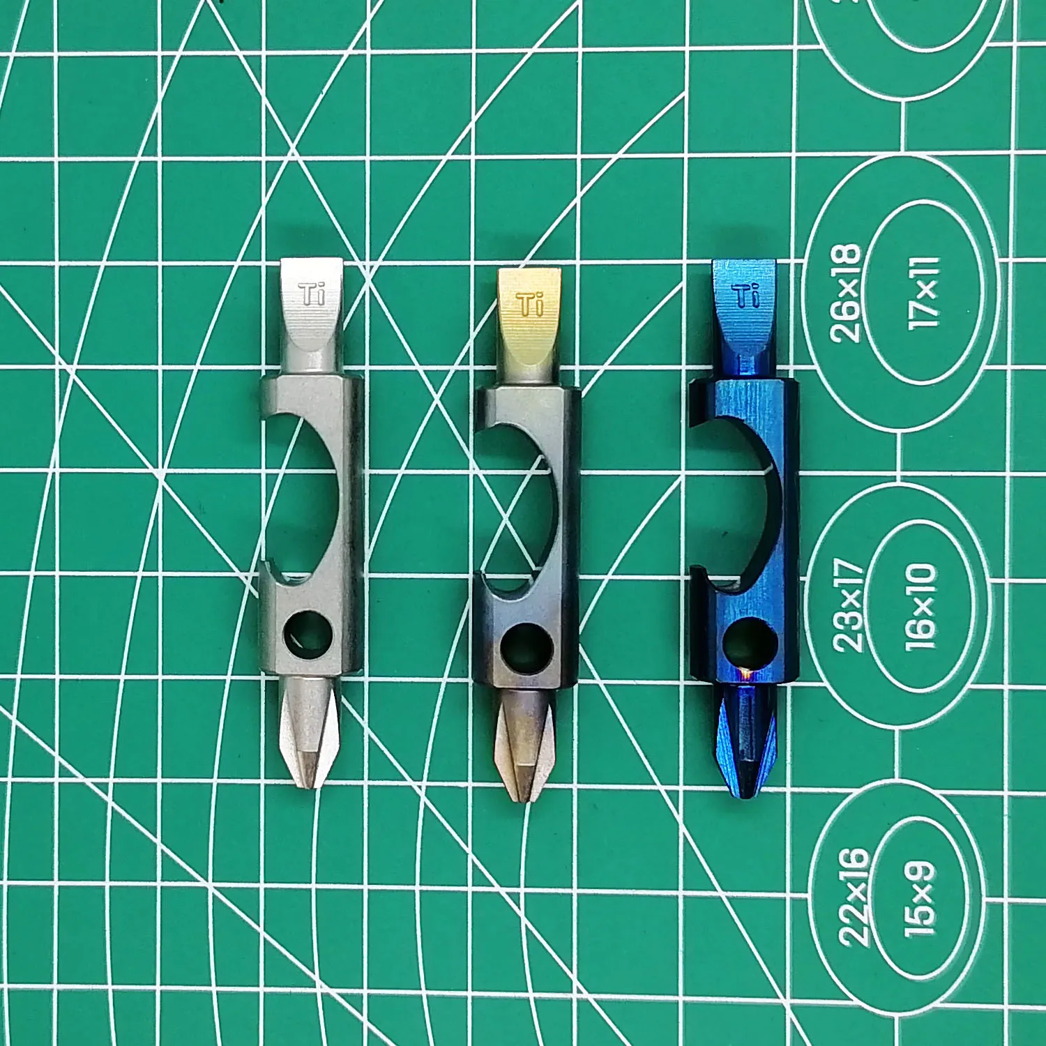 Titanium Alloy Mini Flat Screwdriver Phillips Screwdriver EDC Pocket Keychain Tools with 2 SUS