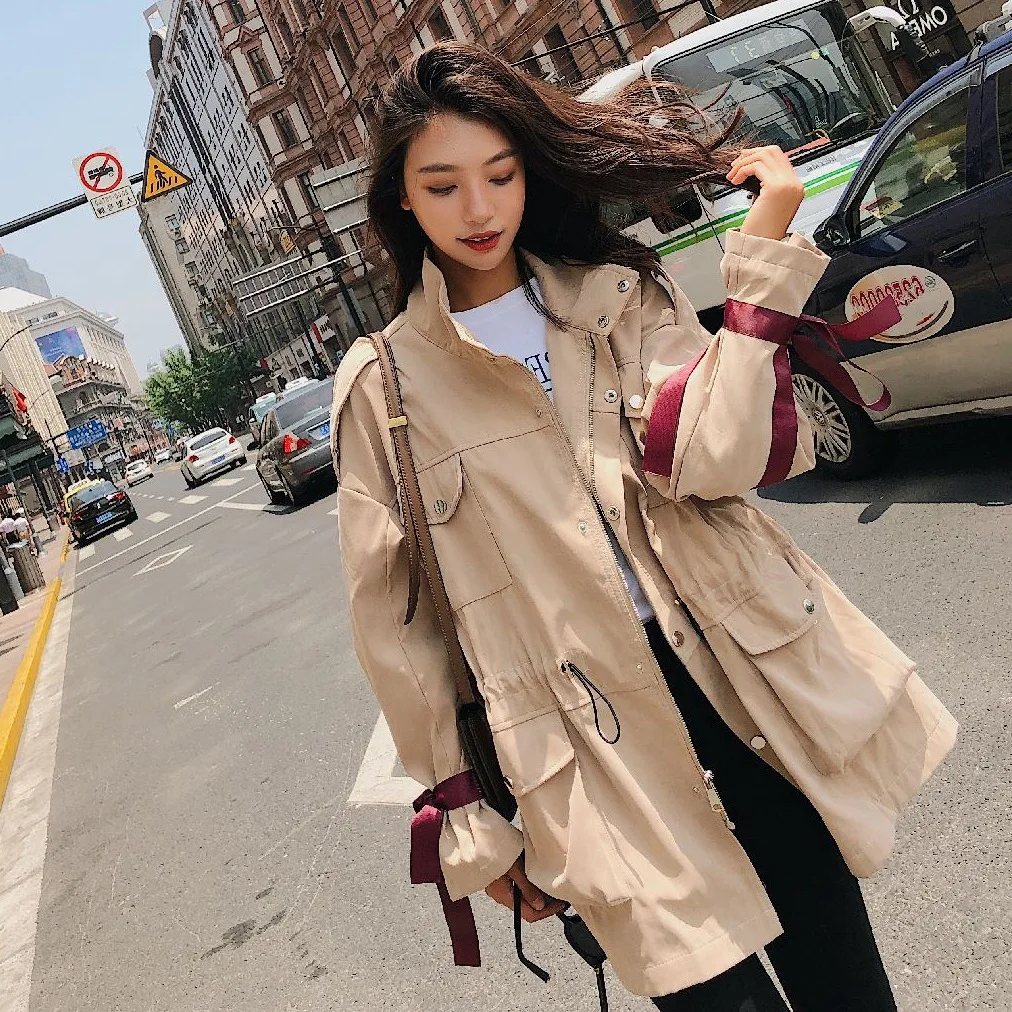 

Photo Shoot CHIC Stand Collar Mid-length Large Pocket Workwear Coat 2018 Early Autumn Contrast Color Ribbon Belt Waist Hugging T