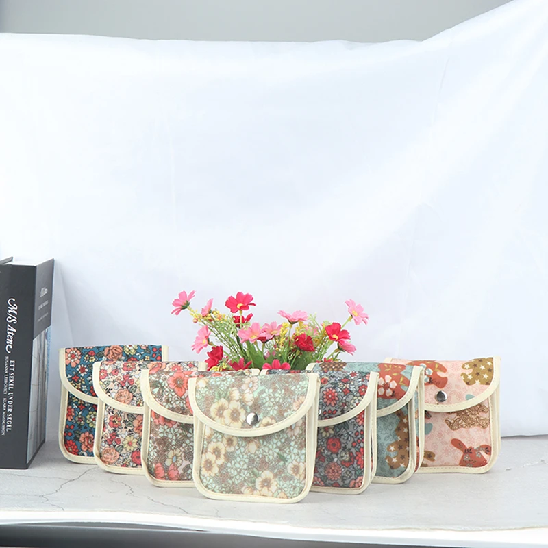 

Makeup Tool Sanitary Pads Bags Wet Bag Reusable Bag for Mama Cloth Pads Menstrual Napkin Also Can Be Coin Makeup Bag