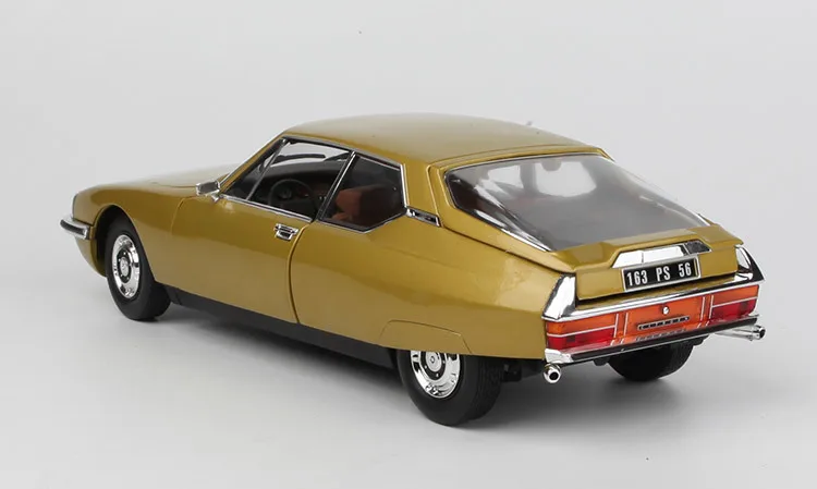 1/18 Fine Edition редкая новая специальная цена литье металла под давлением SM 1971 модель автомобиля может открыть дверь для отображения коллекции