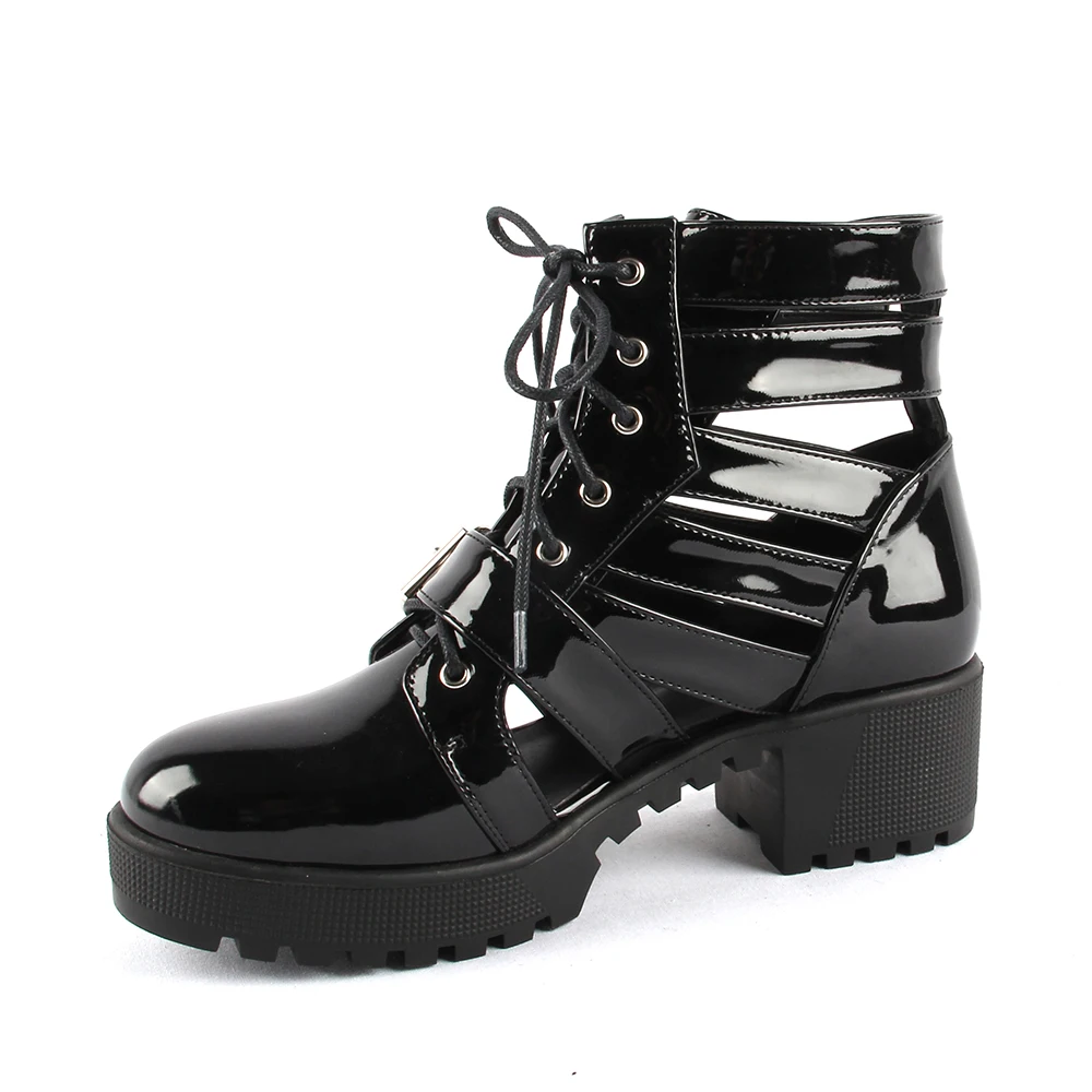 Байкерские ботинки до щиколотки на шнуровке с вырезами; черные ботинки на массивной подошве с пряжкой и ремешками; женские ботинки с круглым носком; ботинки на резиновой подошве на толстом каблуке; сезон осень