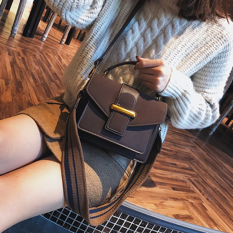 

Small Bag Ladies New Retro Small Square Bag, Stylish Wide Shoulder Strap, Handheld Shoulder Bag.