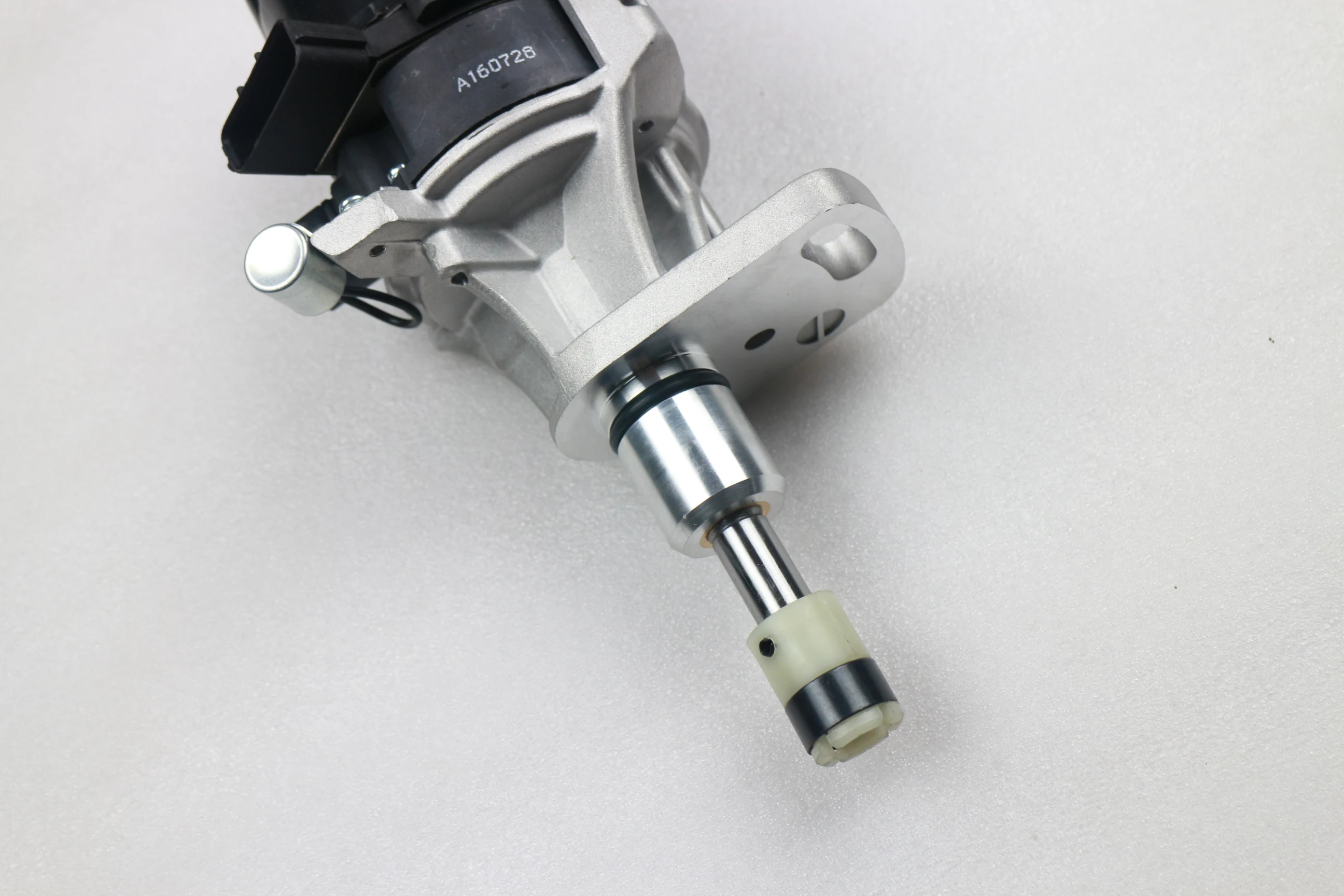 Electronic Ignition Distributor Fit for Nissan Navara D22 KA24DE 2.4L 4CYL 1999-