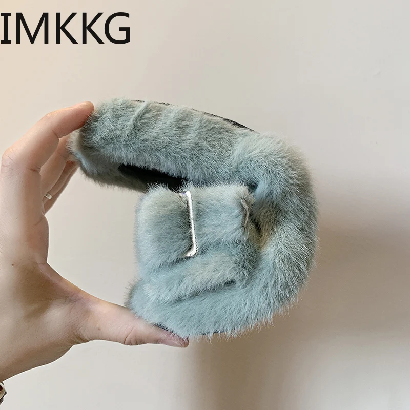 Зимние женские домашние тапочки с искусственным мехом; модная теплая обувь; женские слипоны с пряжкой на плоской подошве; женские шлепанцы; Цвет зеленый, черный, бежевый