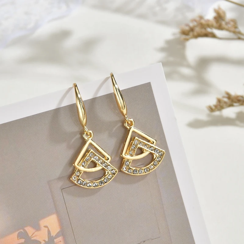 925 Sterling Silver Classic Triangle Crystal Stud Earrings Exquisite Shining Rhinestone Earring For Women Jewelry Bijoux Gift 2