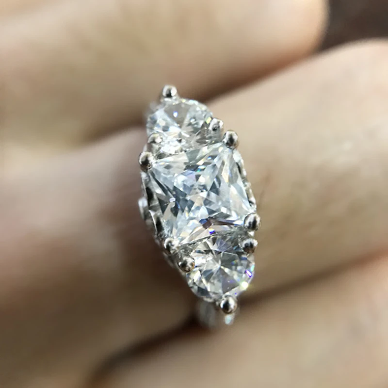 

Exaggerate big diamond rings in Europe and America with square zircon tri-diamond series exaggerate Palace retro-floral gold