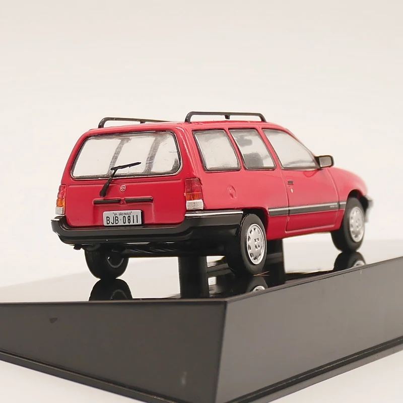Авто ИНН ixo 1:43 Chevrolet Ipanema SL/E 1992 модель автомобиля под давлением|ixo 1:43|diecast model carsmodel car