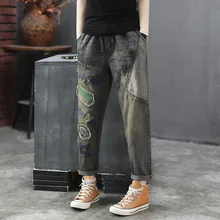 Осенние женские джинсы с эластичной резинкой на талии, большие размеры, свободные джинсовые штаны, новые женские повседневные джинсовые брюки с карманами и вышивкой в стиле ретро