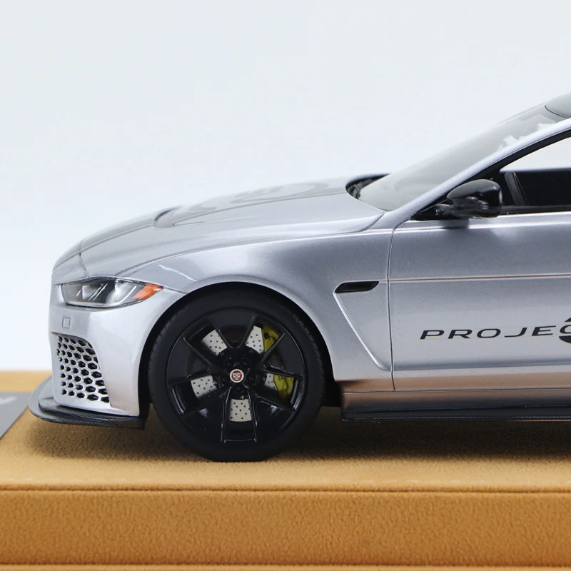 - JAGUAR 118 SCALE JAGUAR PROJECT 8 XE LIMITED EDITION 032100 RARE COLLECTION