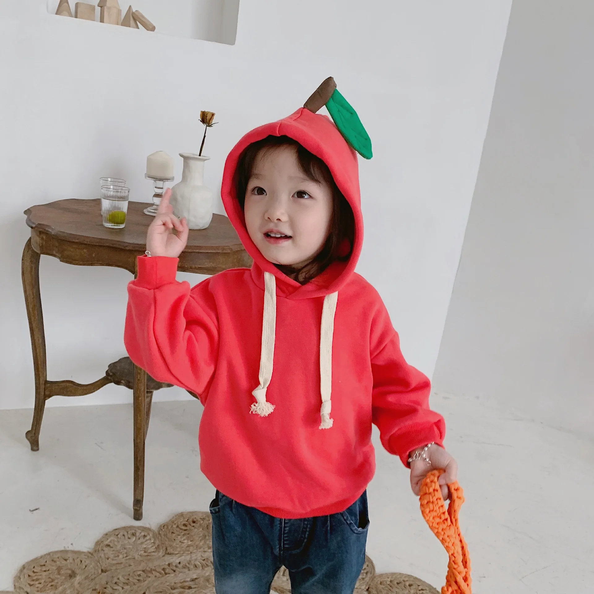 Tonytaobaby/осенне-зимние платья; Новые Креативные платья с фруктами для мальчиков и девочек; флисовая кепка и милая детская толстовка с капюшоном