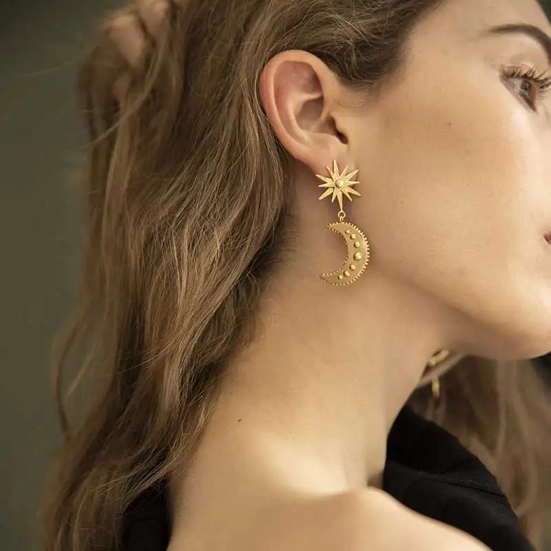 

New Design Lady's Romantic Star Moon Short Drop Earrings For Women Gold Color Minimalist Crescent Moon Earring Jewelry