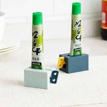 

1Pcs Creative Toothpaste Tube Squeezer Rolling Toothpaste Squeezer Portable Tooth Paste Holder Home Bathroom Accessories