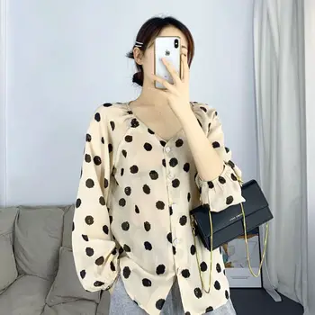 

spring and summer a great point of French side show thin dew collarbone drill collar button loose lantern sleeve shirt