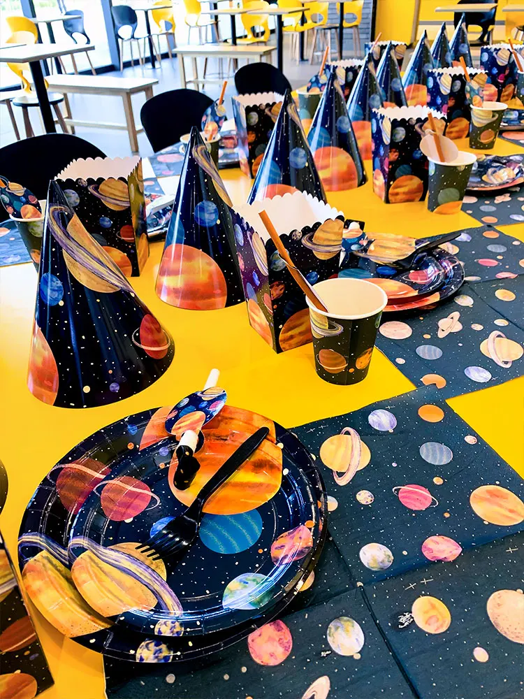 1 комплект вечерние одноразовые столовые приборы с космическим пространством и планетой для дня рождения, детские одноразовые бумажные тарелки, вечерние принадлежности для космонавта