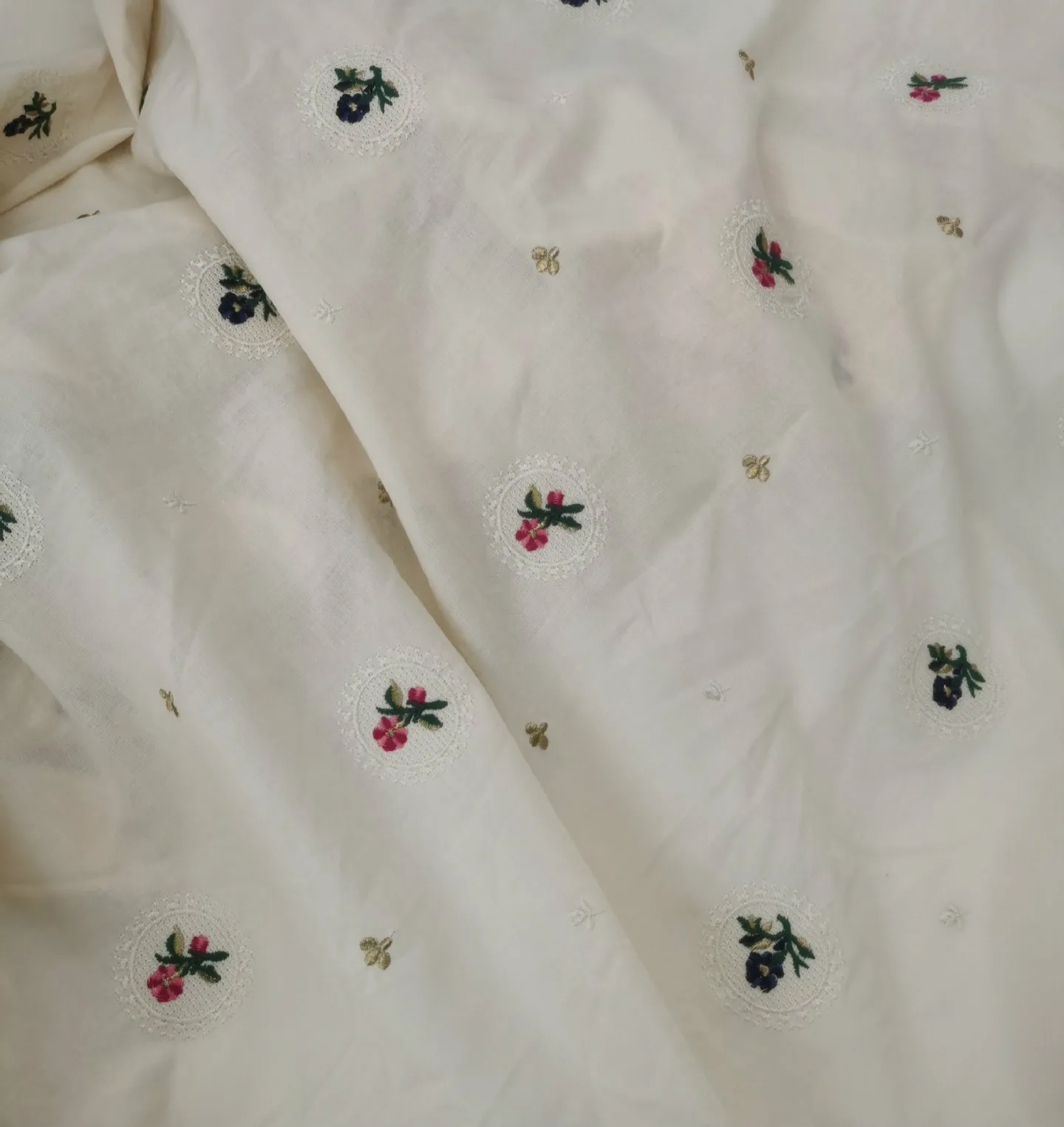 

Модная ткань из чесаного хлопка с атмосферной вышивкой, модная ткань для вечернего платья