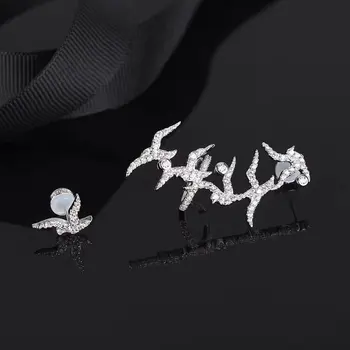 

Fashion Swallow Asymmetry Clip Stud Earrings Ear Climber S925 Paved AAA Zircon Flying Bired Earring for Women