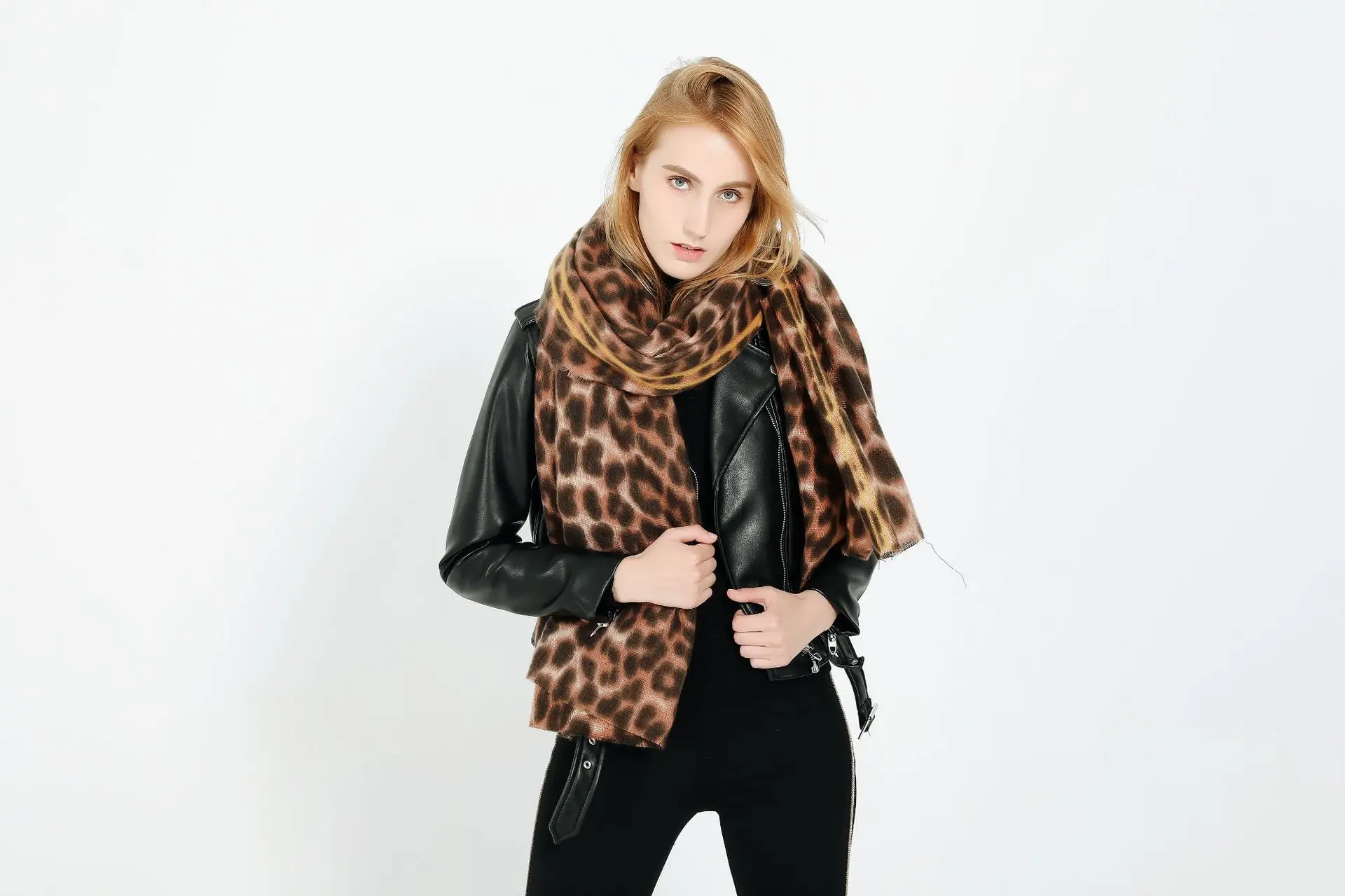Европа и США на осень и зиму, верхняя одежда с имитацией леопардового кашемировая теплая Дамский шарф шаль двойного назначения