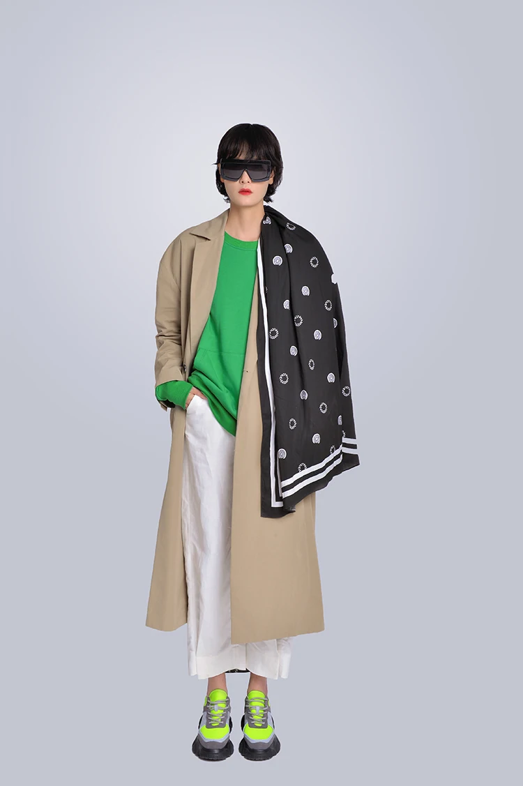 MISHOW Milan Fashion Week/весна-лето 2020, Женский комплект из зеленых свитеров, пальто с отложным воротником и белые штаны-1