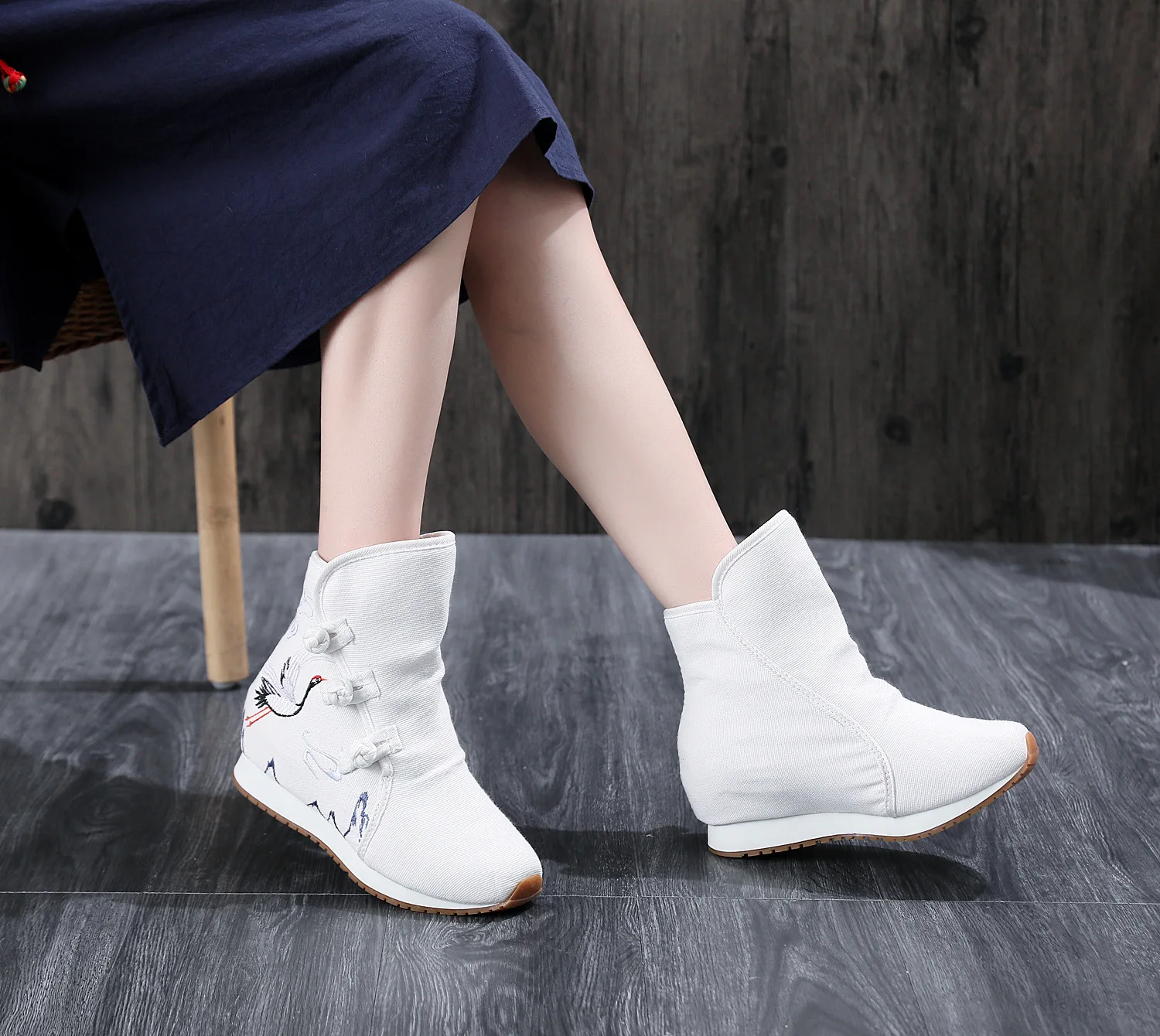 

Old Beijing Nation feng he Athletic Embroidery Boots Hight-top Embroidery Boots Embroidery Shoes Women's Boots