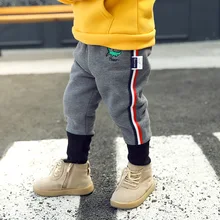 Плотные спортивные штаны для мальчиков коллекция года, осенне-зимние детские бархатные брюки с хлопковой подкладкой повседневные штаны в Корейском стиле в полоску