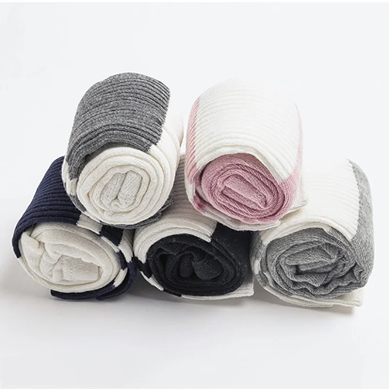 Мягкие леггинсы в полоску для маленьких девочек; хлопковые леггинсы в полоску до колена; милые эластичные брюки для детей