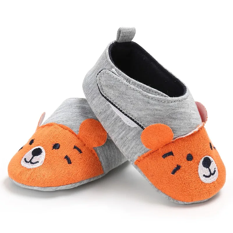 Детские медведи божьи коровки корова лицо мягкие Soled Первый ходунки младенческий Повседневный младенец, не умеющий ходить обувь