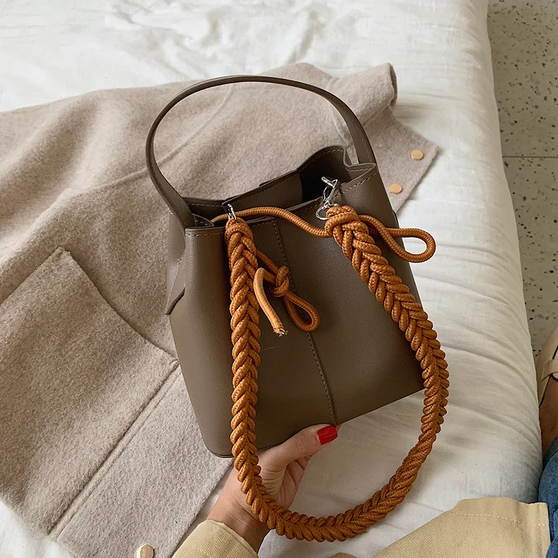 

New And Winter Bucket Bag Manually Made Twist Braid Single Shoulder Slanting Lady Bag Factory Direct Sales