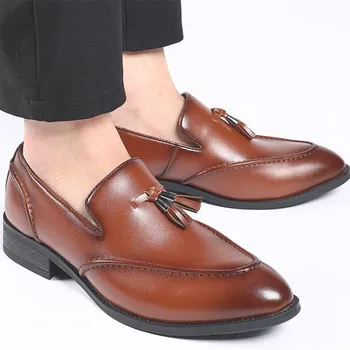 

Mens Dress Shoes Splicing PU Leather Slip On Male Loafers Vintage Fringe Pointed Toe Oxfords Fashion Wedding Party Mens Shoes