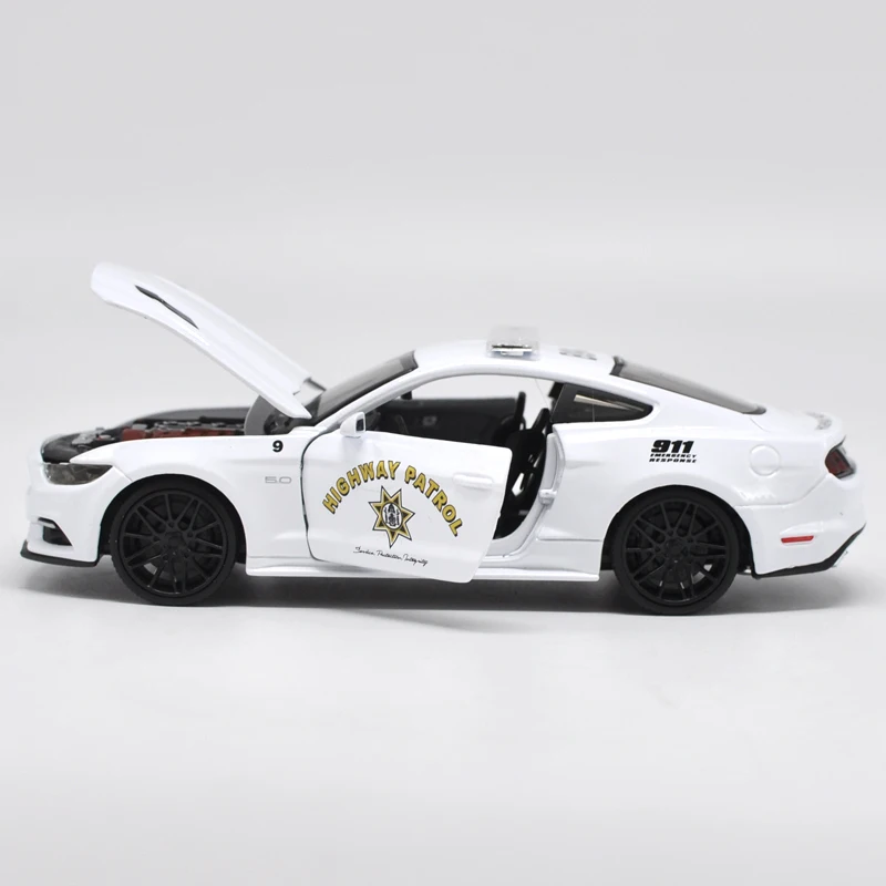Автомобиль полицейский Maisto 1:24 Ford 2015 Mustang GT Авторизованная модель автомобиля