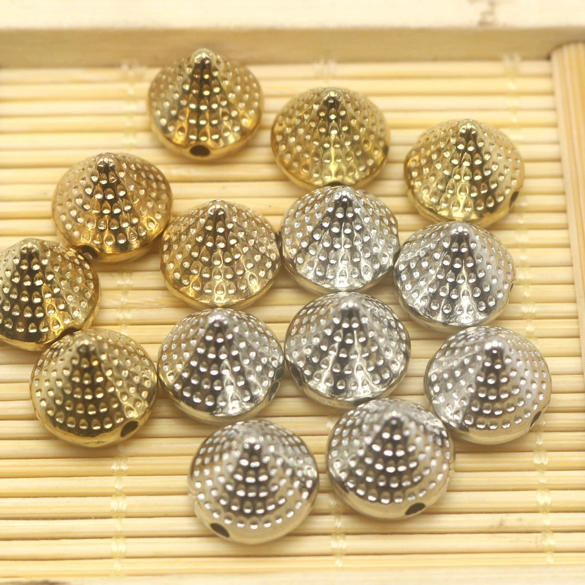 100 Metallic Acrilico Punk Rock Punteggiato Spike Taper Beads Stud 10X10Mm