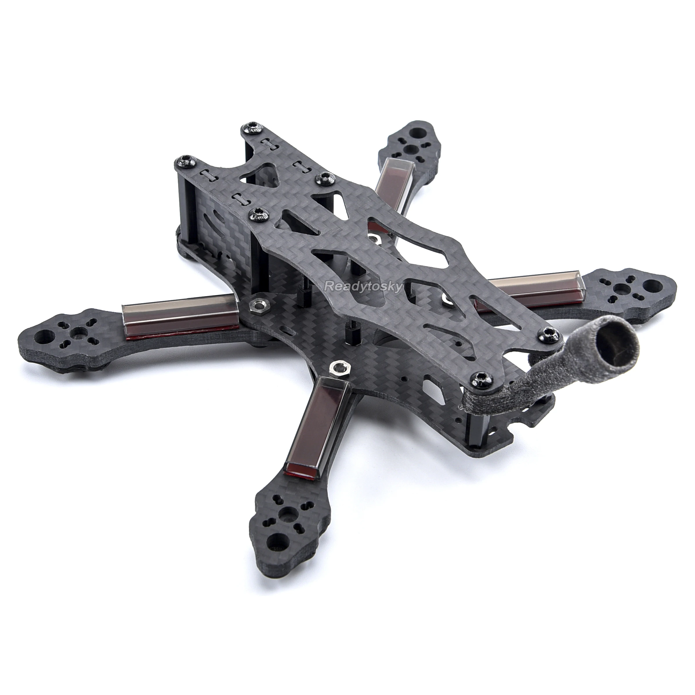 Détail du châssis HSKRC APEX 4 pouces 190mm, plaque inférieure en carbone et entretoises en aluminium.
