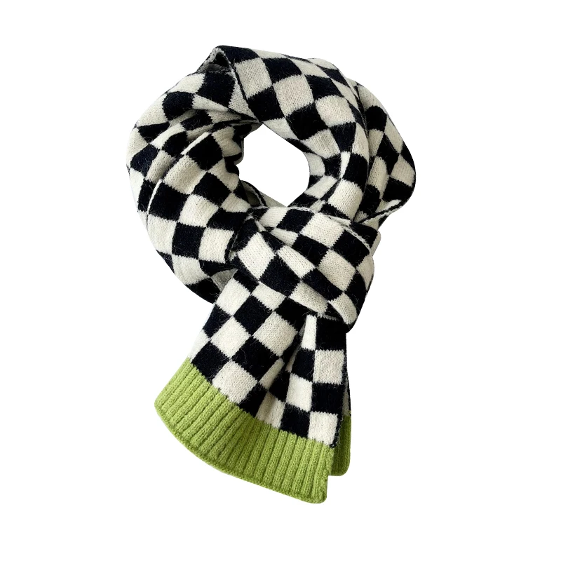 Рисунок 5 - Осенне-зимний женский шарф вязаный