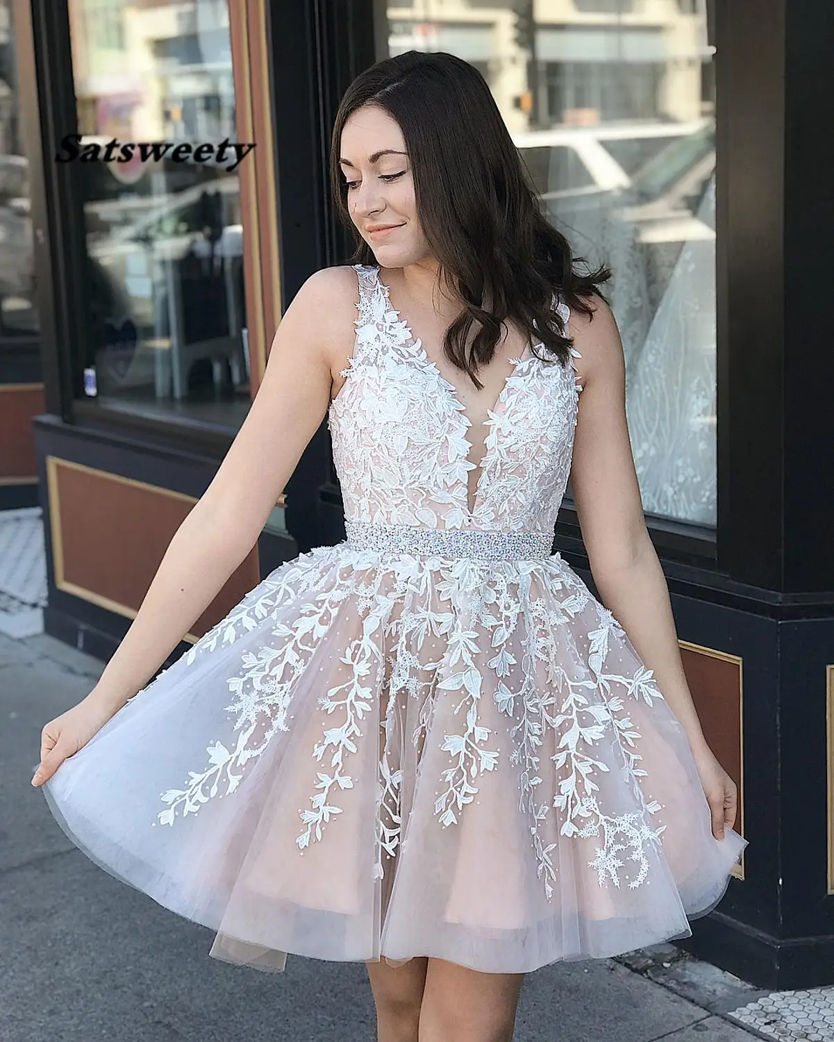vestidos de c&oacute;ctel Short Homecoming Dresses V A line Lace Appliques vestido curto Crystals Cocktail Party Gowns Open Back